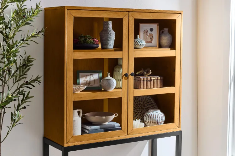 Glass Cabinet Styling Ideas for Displays That Stay Organized